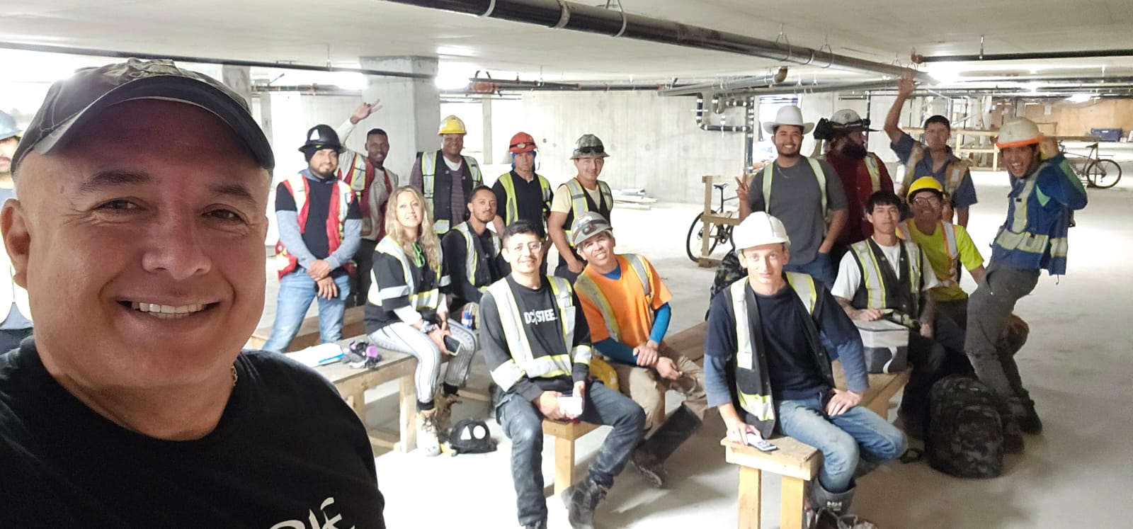 Instructor de seguridad certificado con alumnos