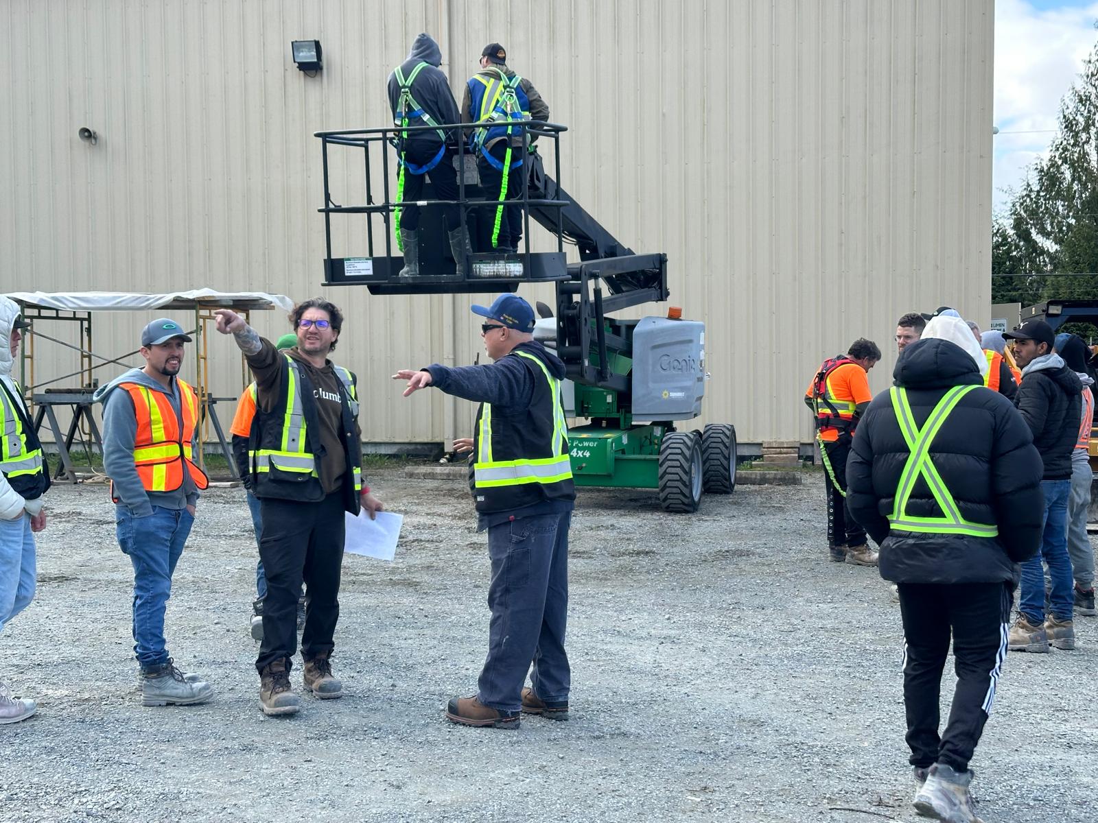 Simulacro de seguridad y capacitación en respuesta de emergencia