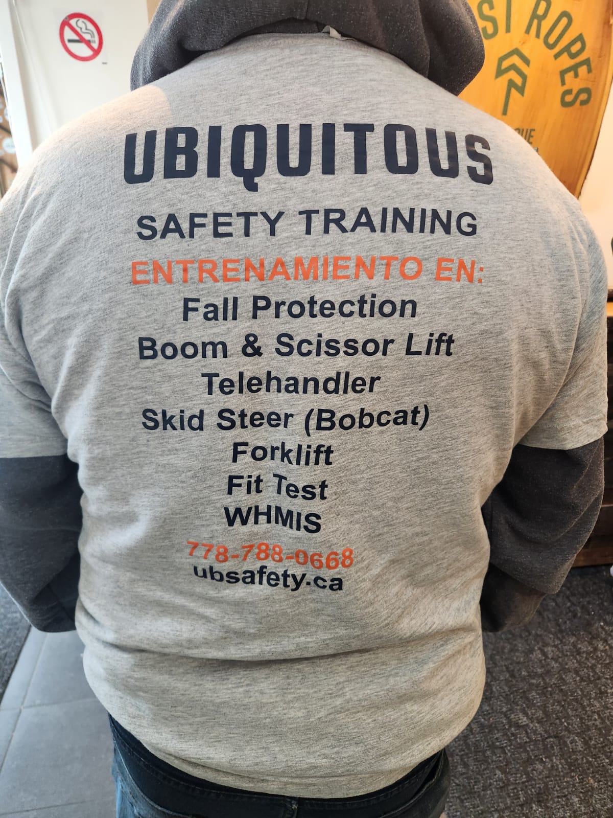 Sesión de capacitación en seguridad en sitio de construcción