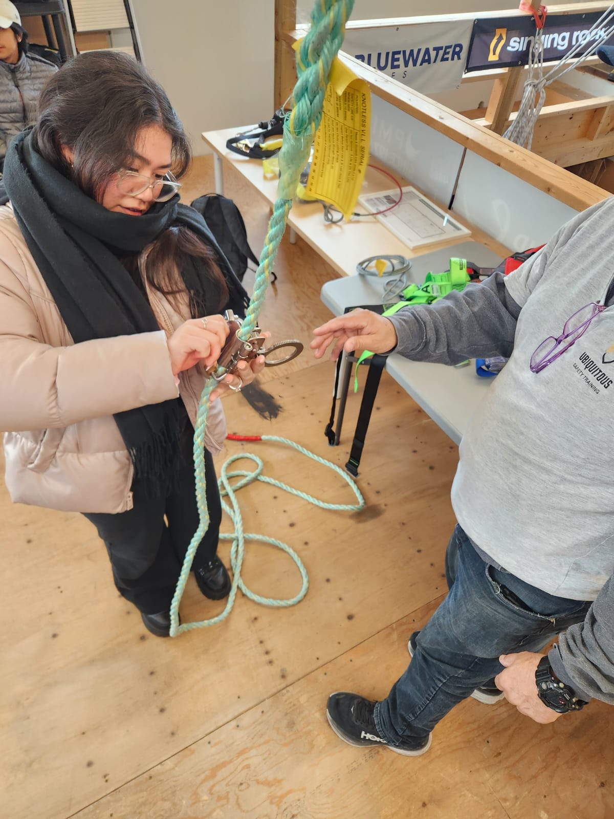 Capacitación en seguridad de montacargas con instructor certificado