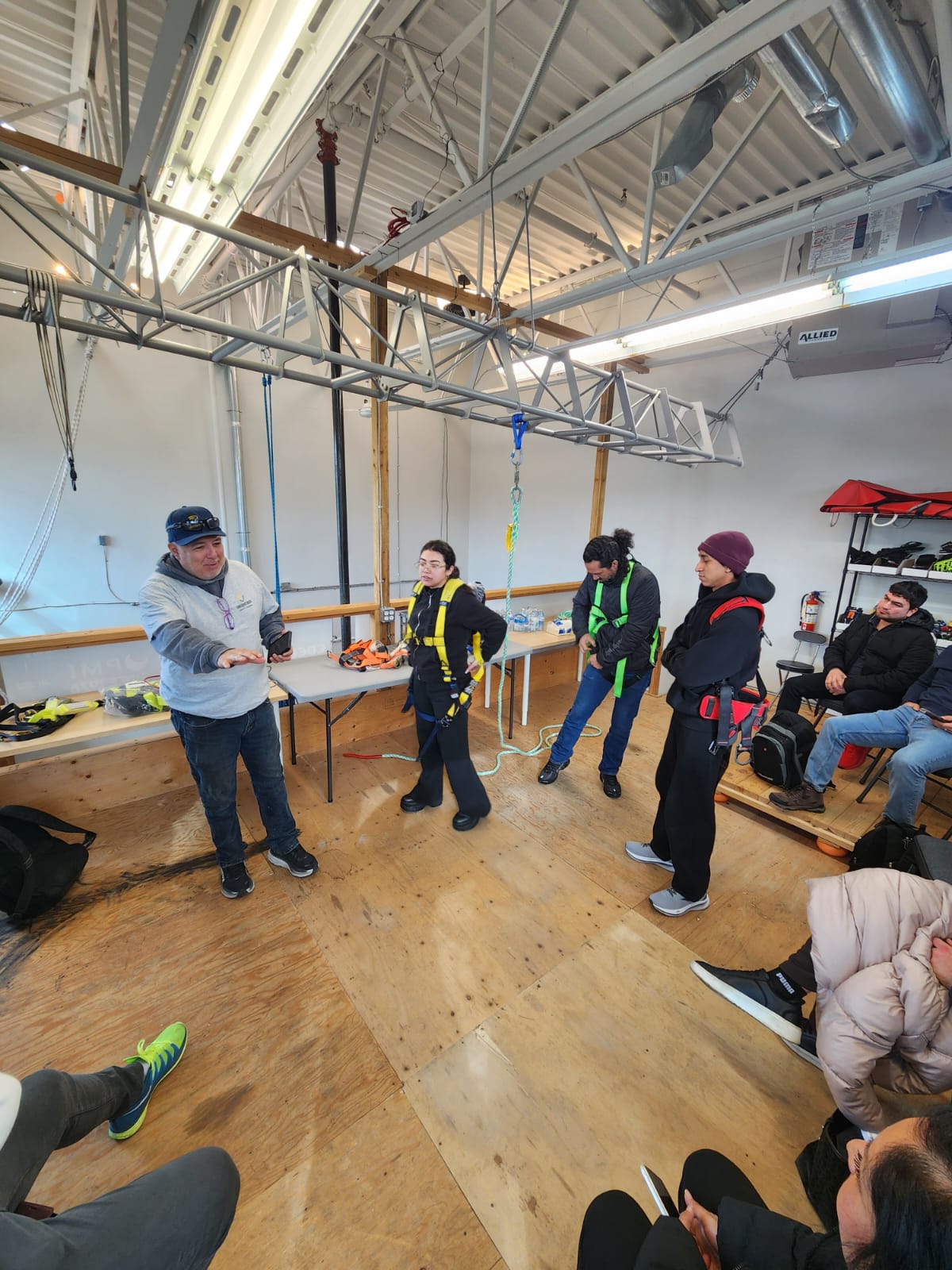 Capacitación en señalización de seguridad y reconocimiento de peligros