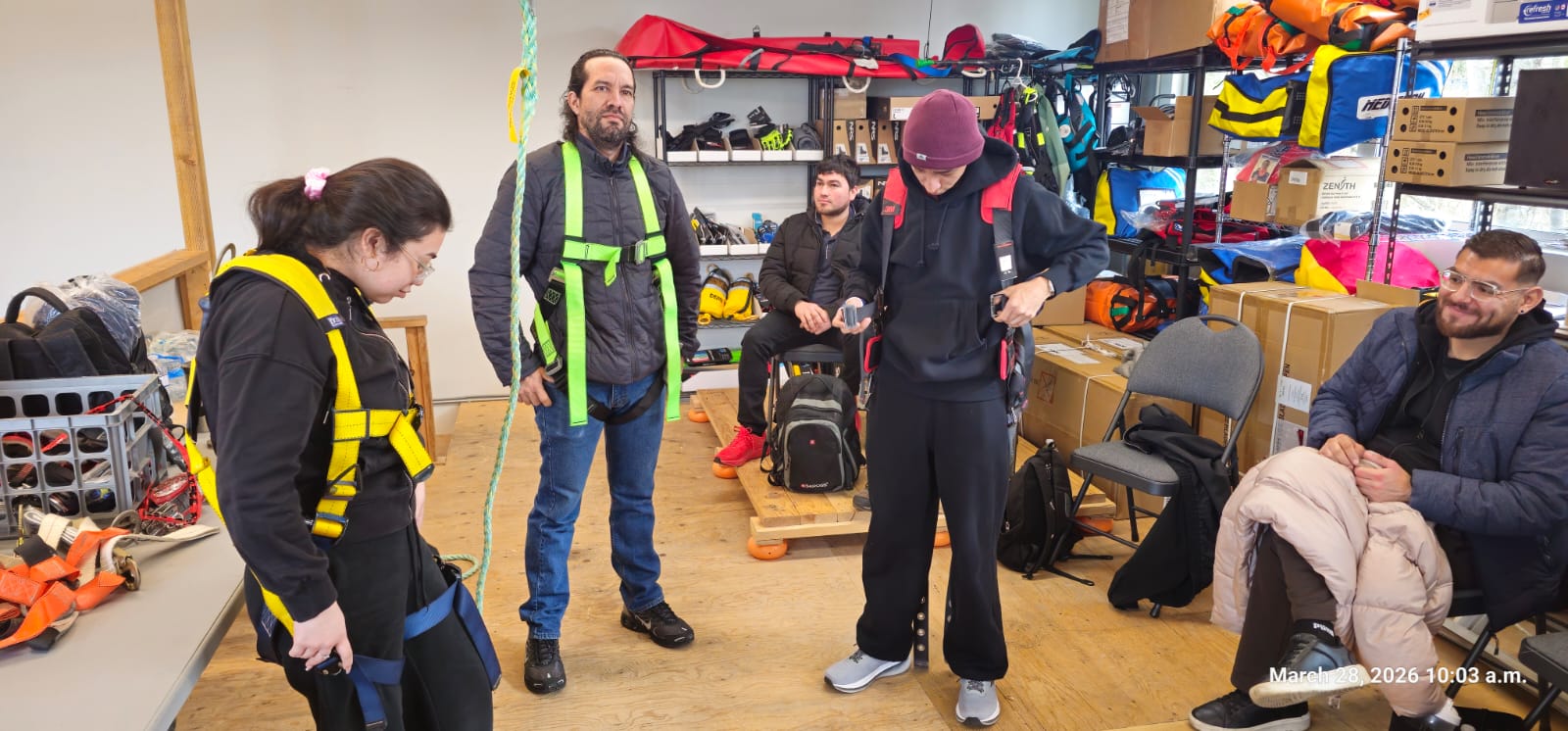 Sesión de capacitación en cumplimiento de seguridad laboral